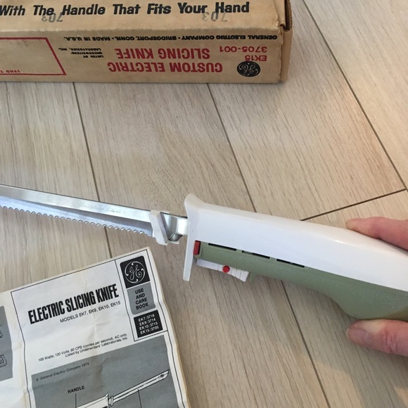 SOLD. Vintage MCM Electric Carving Knife by General Electric. Made in USA. - Picture 6 of 6